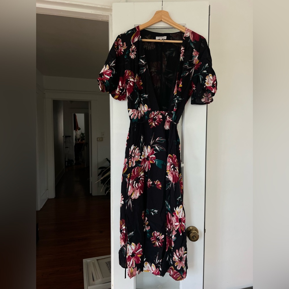 Floral print wrap dress - size small